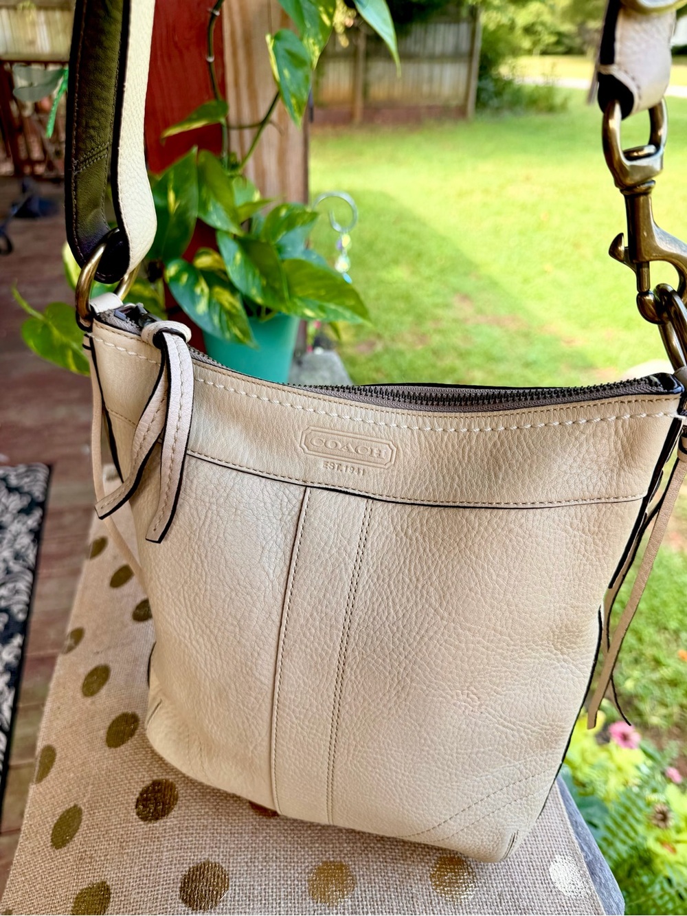 Vintage Coach Legacy Pebble Leather Crossbody Sling Shoulder Bag Purse Beige